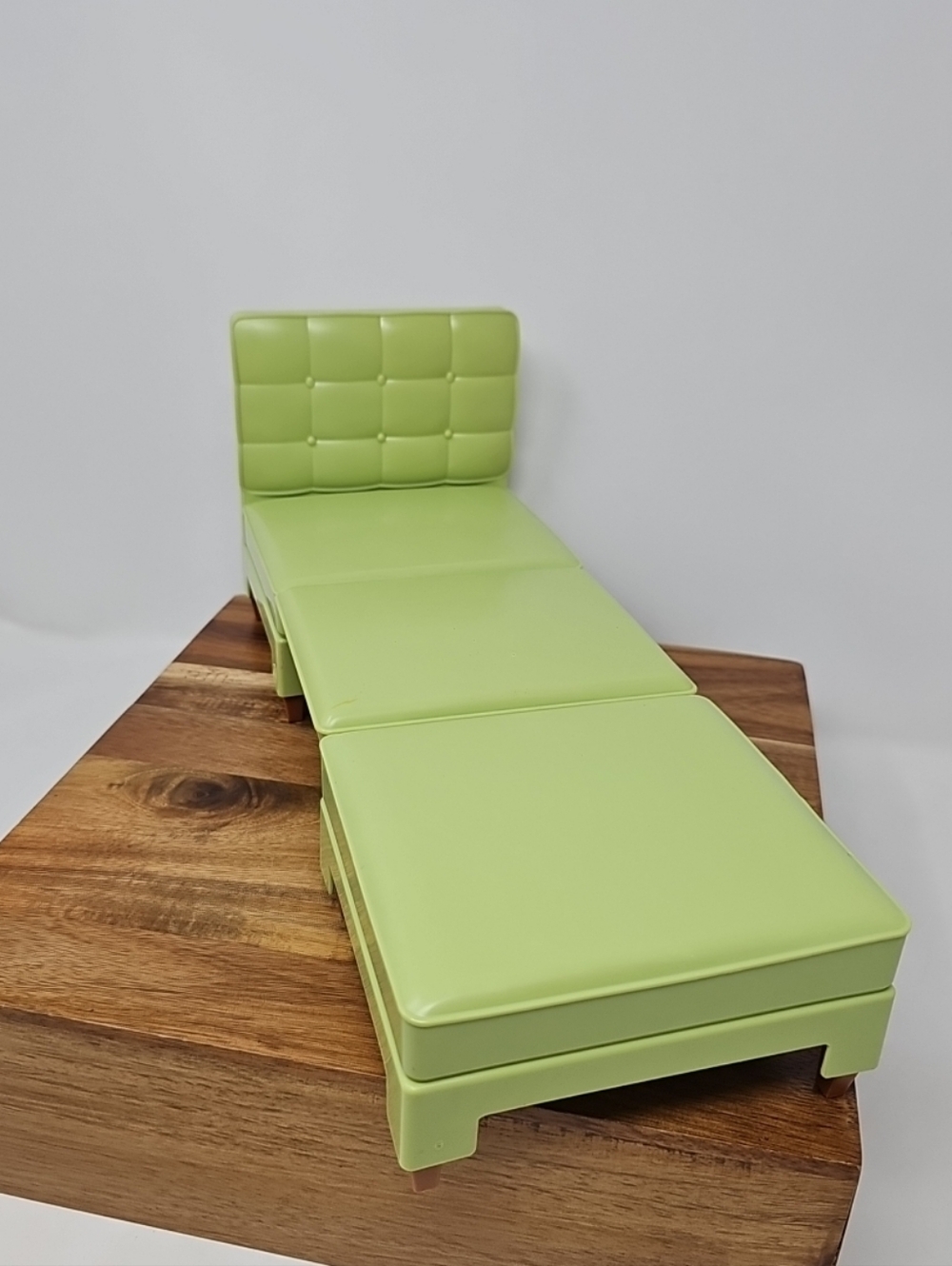 Barbie Mattel 2005 Green Vinyl Chaise Lounge Doll Furniture